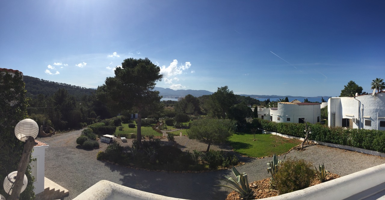 Villa près de Cala Gracio et vue sur la mer