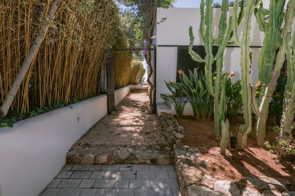 Superbe villa moderne rénovée, située près du KM3 avec une vue imprenable, vers la mer, Salinas et Formentera
