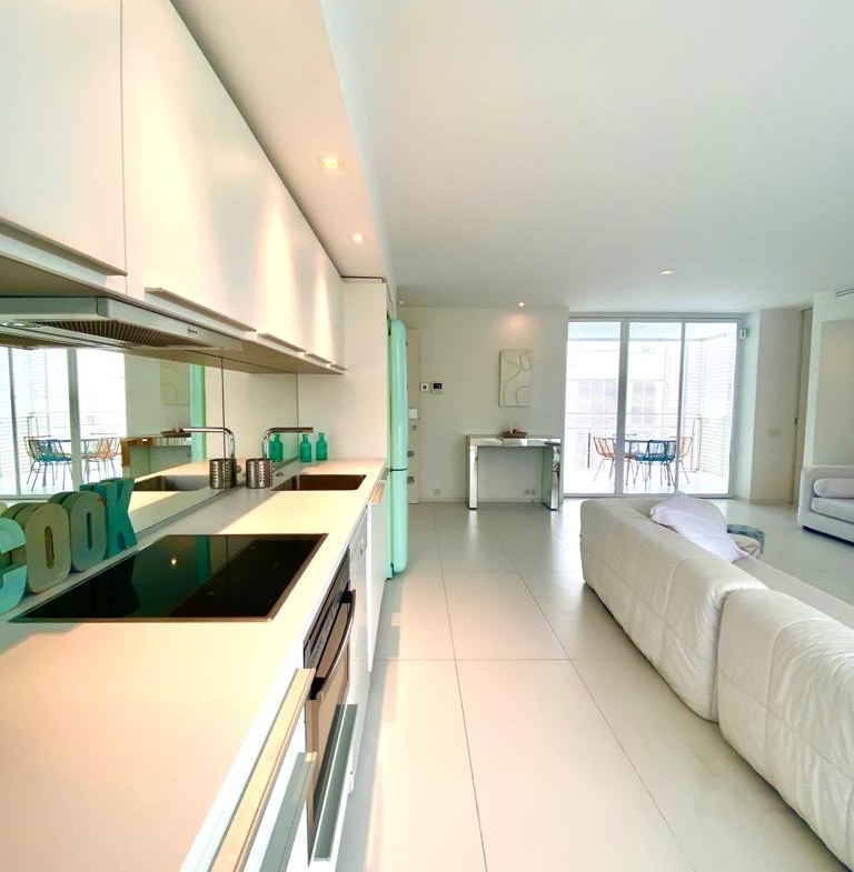Stunning one double bedroom 6th floor apartment situated within the Patio Blanco