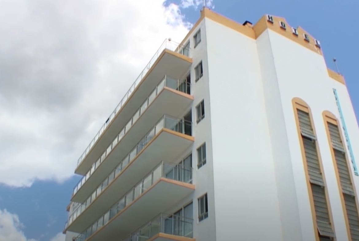Ideally located 6 floors hotel on the first-line of the sea within San Antonio Bay