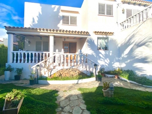 Excellent location in Santa Eulalia, very beautiful 7 bedroom villa.This