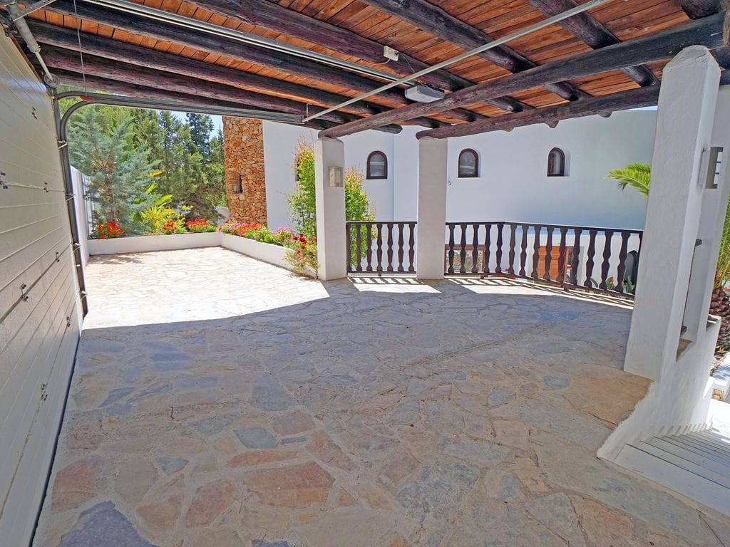 This fabulous villa with Tourist License is located in the west part of the island