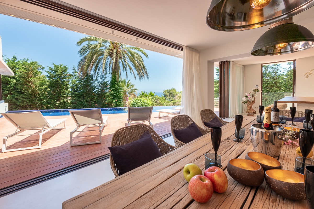 Outstanding sea view villa with tourist license in Cap Martinet