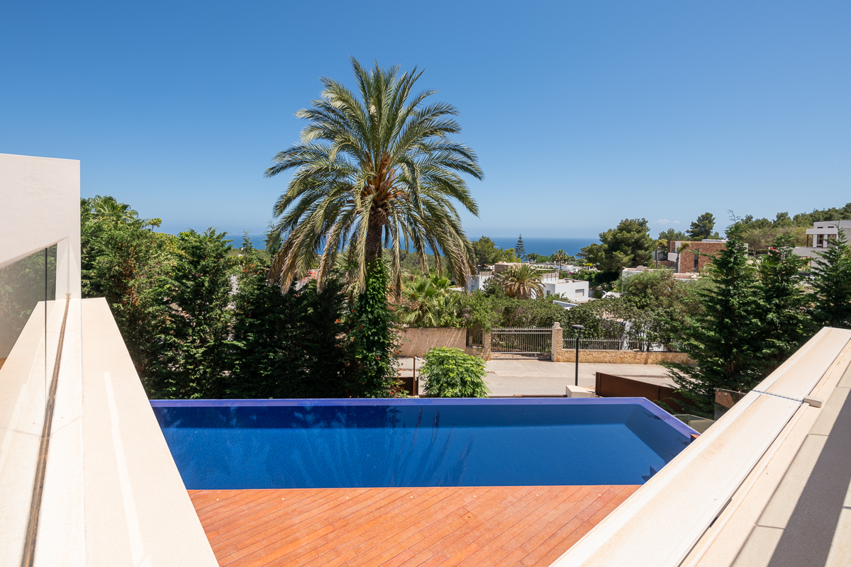 Outstanding sea view villa with tourist license in Cap Martinet